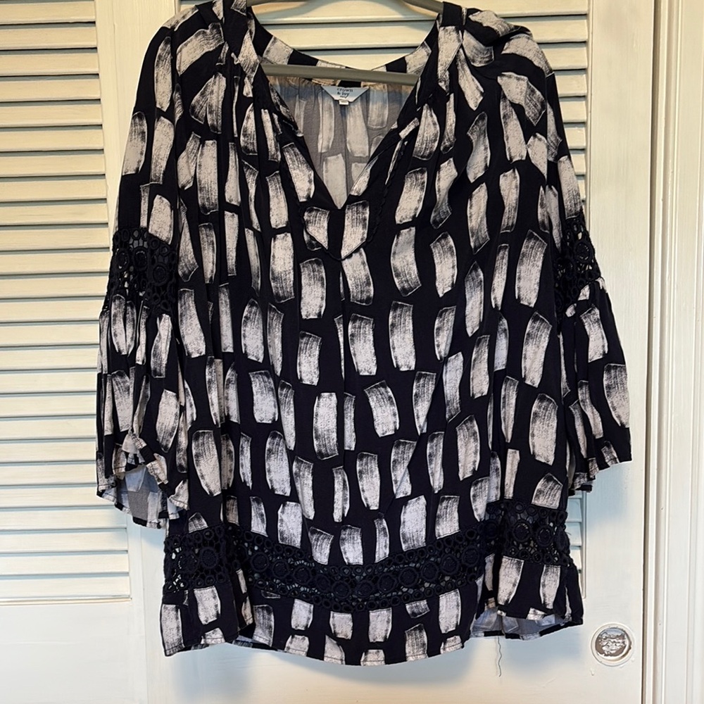 Crown & Ivy Black and White Boxy Blouse with Mandarin Collar